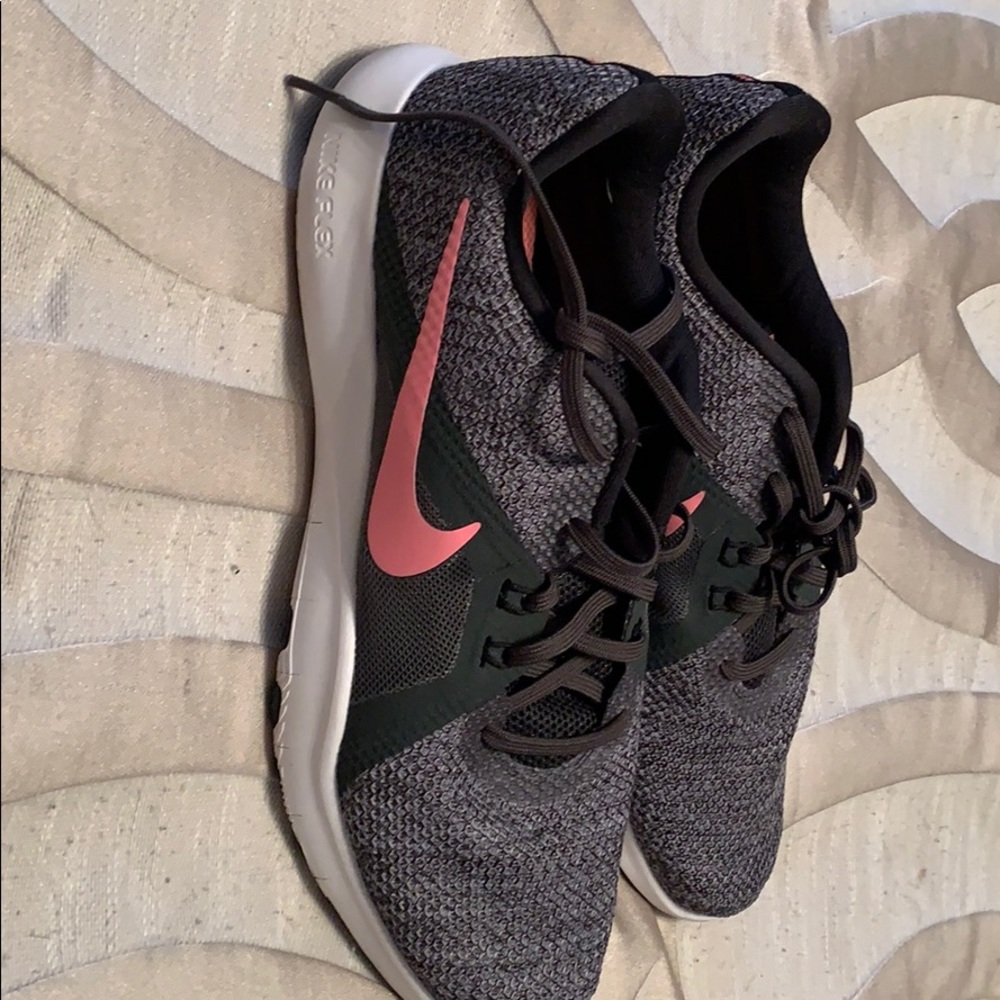 Nike shoes - Picture 1 of 1